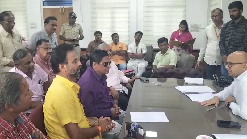 ಜನಿವಾರ ಹಾಕಿದ್ದಕ್ಕೆ CET ಪರೀಕ್ಷೆಗೆ ಅವಕಾಶ ಕೊಡದ ಸಿಬ್ಬಂದಿ; ಬ್ರಾಹ್ಮಣ ಸಂಘಟನೆಗಳಿಂದ ಆಕ್ರೋಶ Staff not allowing CET exam due to January; Brahmin organizations outraged
