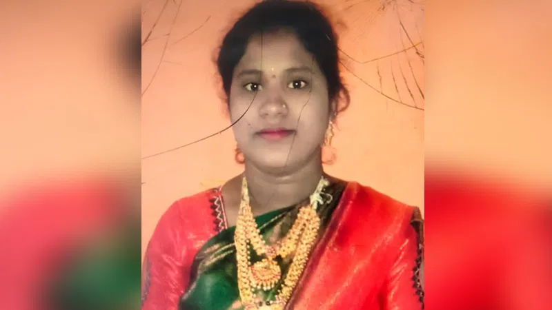ವರದಕ್ಷಿಣೆ ಹಣ ತರುವಂತೆ ಪತಿ ಮನೆಯವ್ರಿಂದ ಕಿರುಕುಳ ಆರೋಪ – ಮಹಿಳೆ ಆತ್ಮಹತ್ಯೆ Woman commits suicide after husband’s family harasses her to bring dowry money