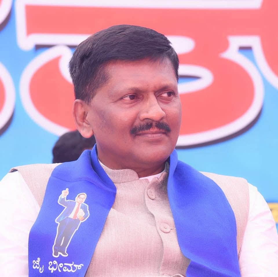 ಈಗಲಾದರೂ ಬಾಯ್ಬುಟ್ಟು ಮಾತಾಡಿ ಇಲ್ಲ ಅಧಿಕಾರ ಬಿಟ್ಟು ಮನೆಗೆ ನಡೆಯಿರಿ ಎಂದು ಮೋದಿಯನ್ನು ಕಟುವಾಗಿ ಕುಟುಕಿದ MLC ಸುಧಾಮ್‌ ದಾಸ್. MLC Sudham Das harshly criticized Modi, saying, “Don’t talk nonsense now, leave power and go home.”