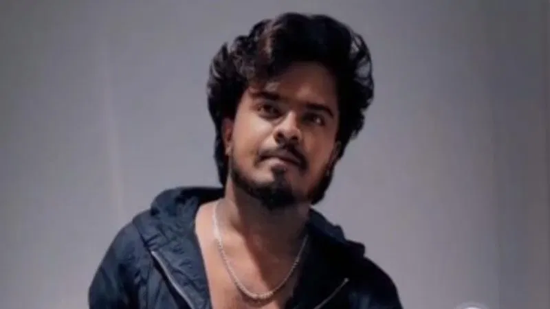 ಸಂತೋಷದ ಕ್ಷಣ ದುರಂತದಲ್ಲಿ ಅಂತ್ಯ – ಹೊಸ ಬೈಕ್‌ನಲ್ಲಿ ಹೋಗುತ್ತಿದ್ದ ಯುವಕ ಸಾವಿಗೆ ಶರಣು A happy moment ends in tragedy – a young man riding a new bike dies