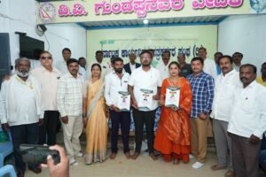 ನೆಲಮಂಗಲ ತಾಲೂಕು ಕಾರ್ಯನಿರತ ಪತ್ರಕರ್ತರ ಸಂಘದ ನೂತನ ಪದಾಧಿಕಾರಿಗಳಿಗೆ ಪ್ರಮಾಣಪತ್ರ ವಿತರಣೆ